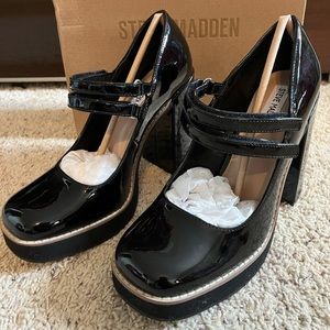 Beautiful BNIB Steve Madden Twice black patent leather Mary Jane platform pump